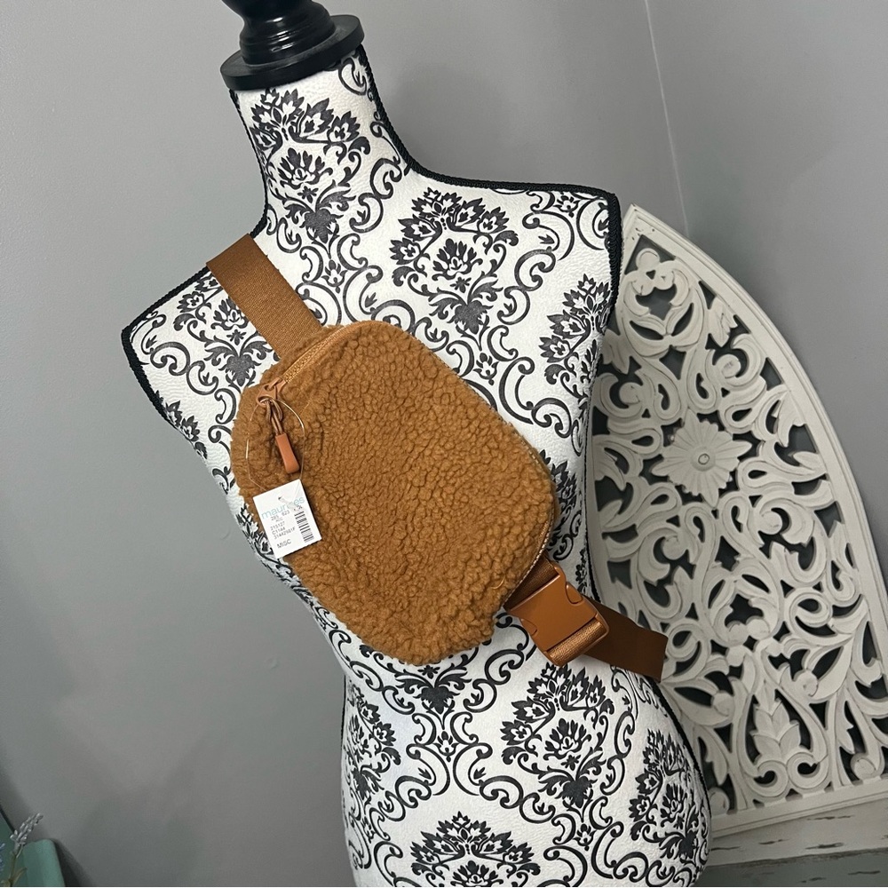 Maurices Teddy Sherpa Crossbody Belt Bag NWT Camel Crossbody Bag Gym Work - Picture 5 of 10